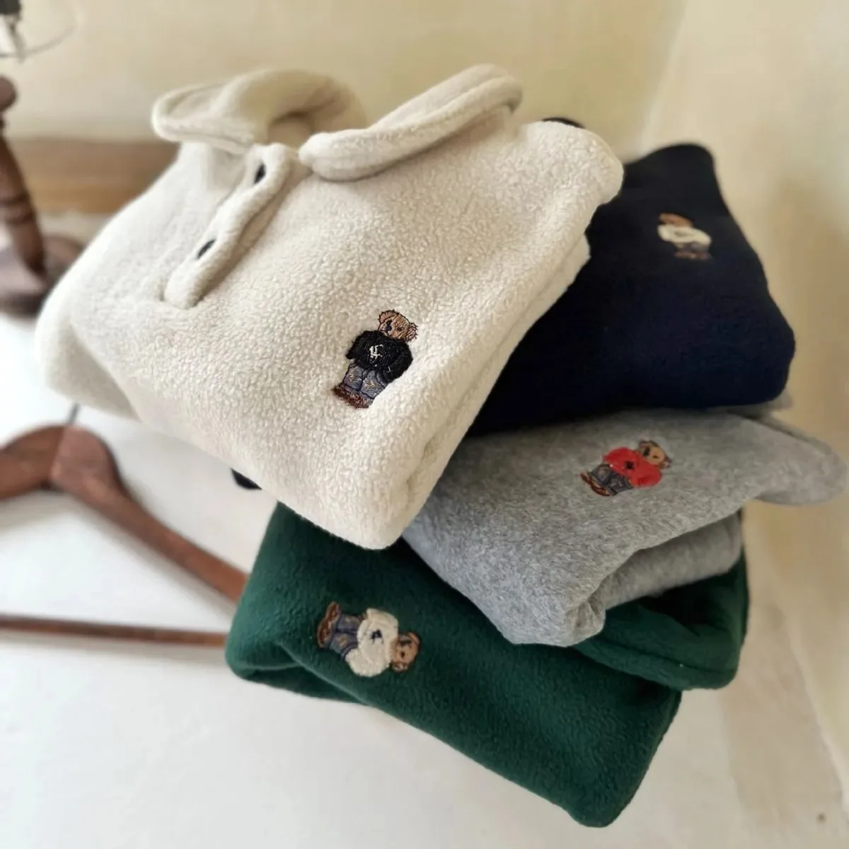 Musim gugur musim dingin bayi laki-laki pullover katun bulu beruang kartun bayi laki-laki Sweatshirt kerah lipat beludru anak laki-laki kaus