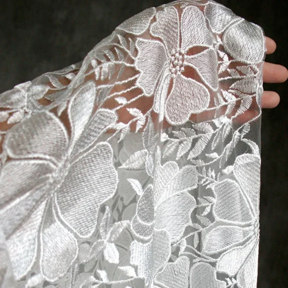 

Белая ткань с цветочной вышивкой и сетчатым узором, креативная ткань для штор, топов, одежды, дизайнерская ткань для шитья, метровая расцежка