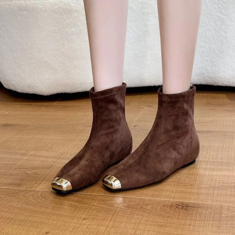 

Новинка 2023 года, туфли на низком каблуке, противоударные металлические замшевые ботинки с квадратным носком и мягкой подошвой, нескользящие одинарные ботинки с молнией сзади