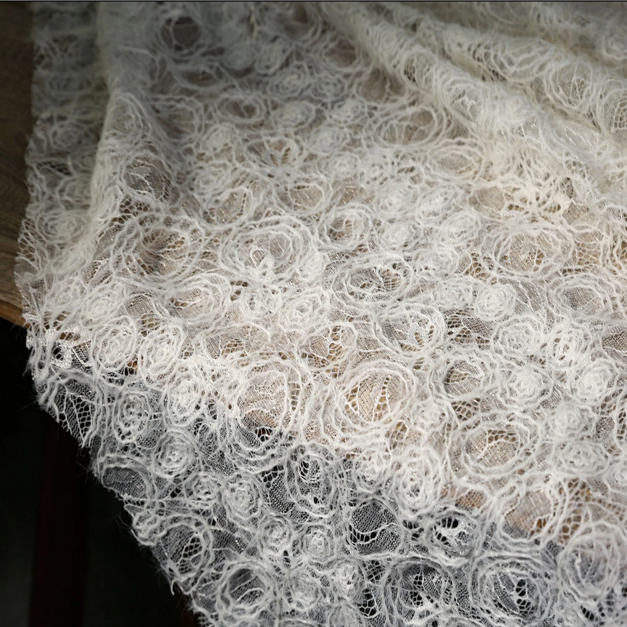 05-メートル白い豪華な刺繍レース生地ランダムな糸の質感遠近感のあるリニアジャカード-diy-手作り衣料品素材