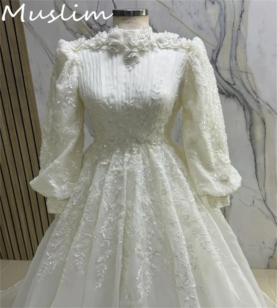 Luxuriöses muslimisches Hochzeitskleid mit Blumenmuster, Stehkragen, langen Ärmeln, Applikation, Spitze, A-Linie, Feen-Land-Brautkleid, elegant, individuell gestaltet