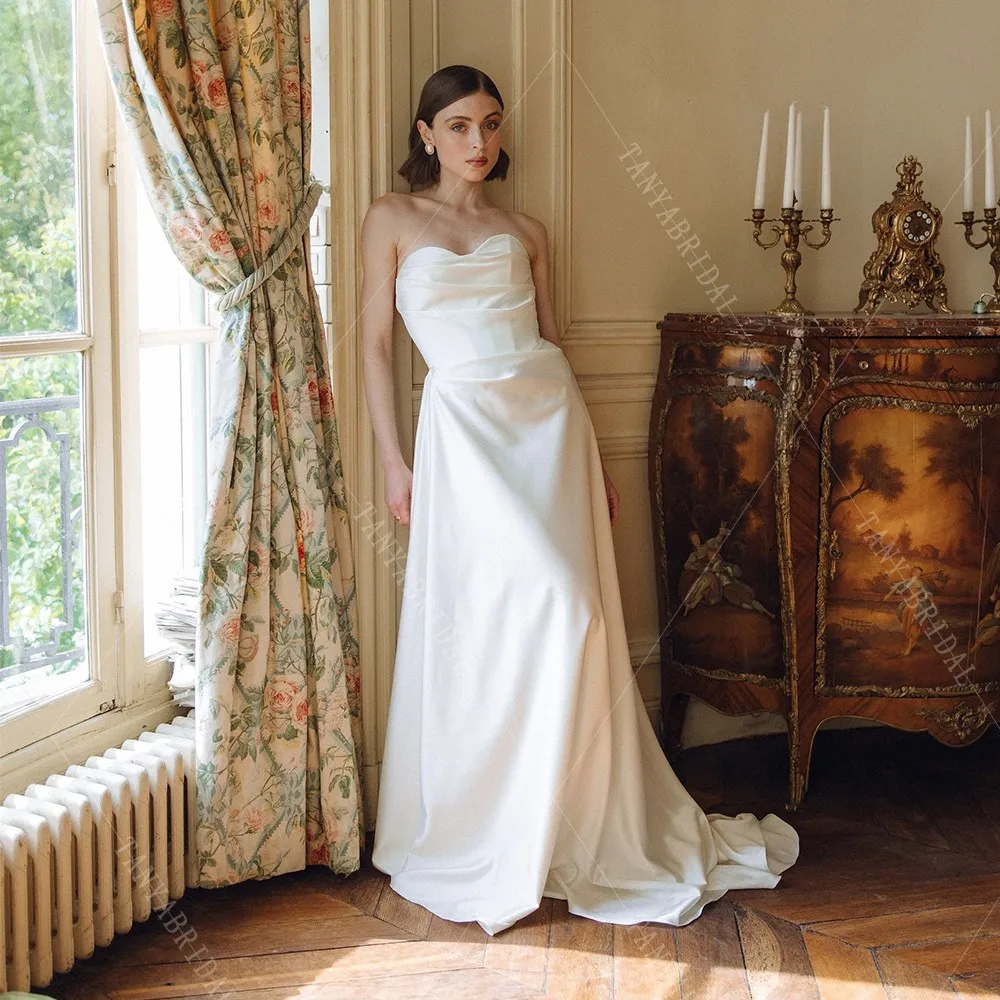 Elegante abito da sposa con scollo a cuore e sciarpa in morbido raso, linea ad A, abito da sposa con strascico, senza maniche, con lacci sul retro