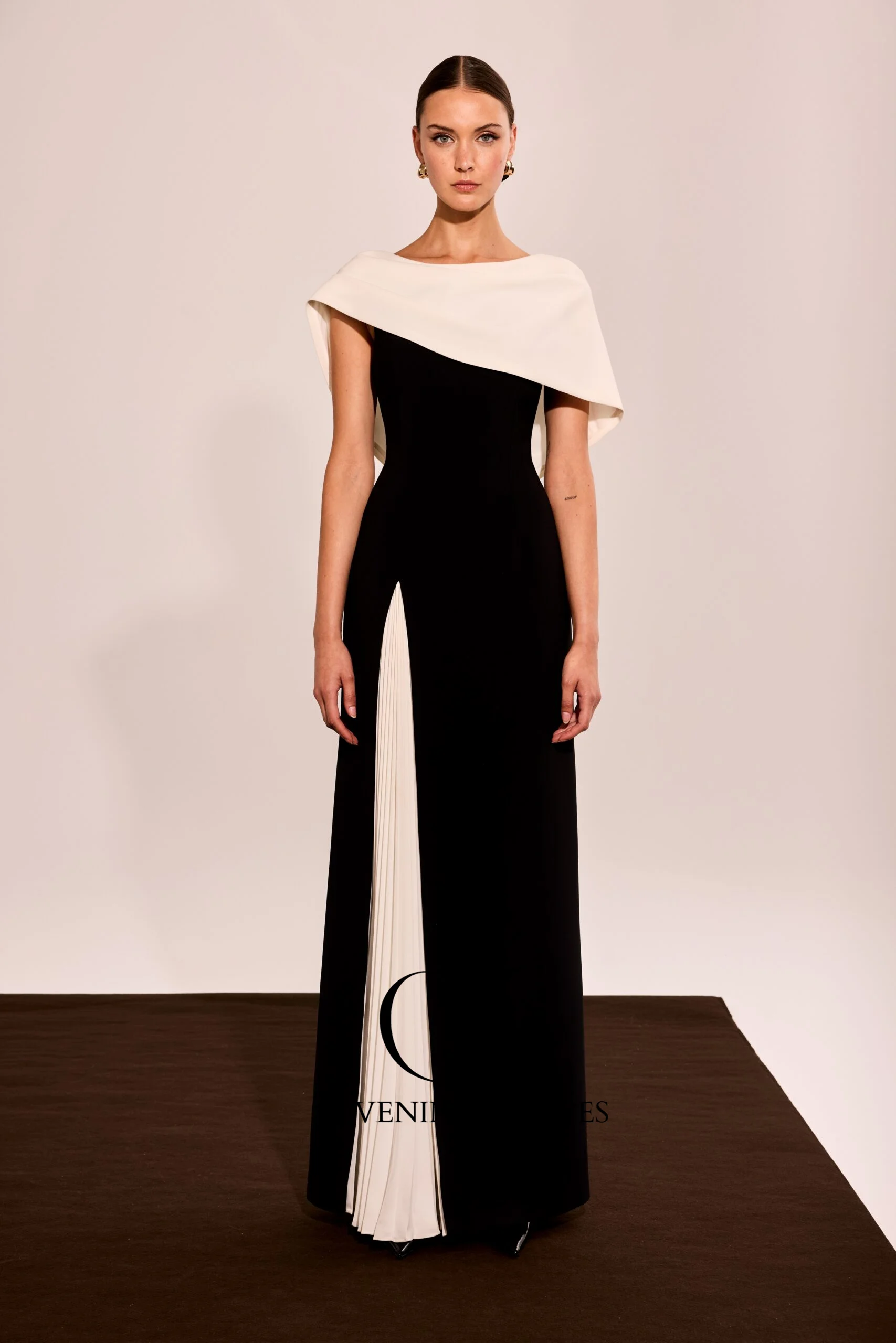 CUYUN Formal Evening Dresses Black and White Off the Shoulder Party Gown Pleated Slit Long Wedding Party Dress for Guest