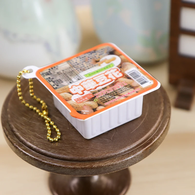 Simulated Japanese Bean Curd Tofu Pudding Keychain Funny Food Pinch Music Decompress Keyring Car Pendant Bag Accessories Gift