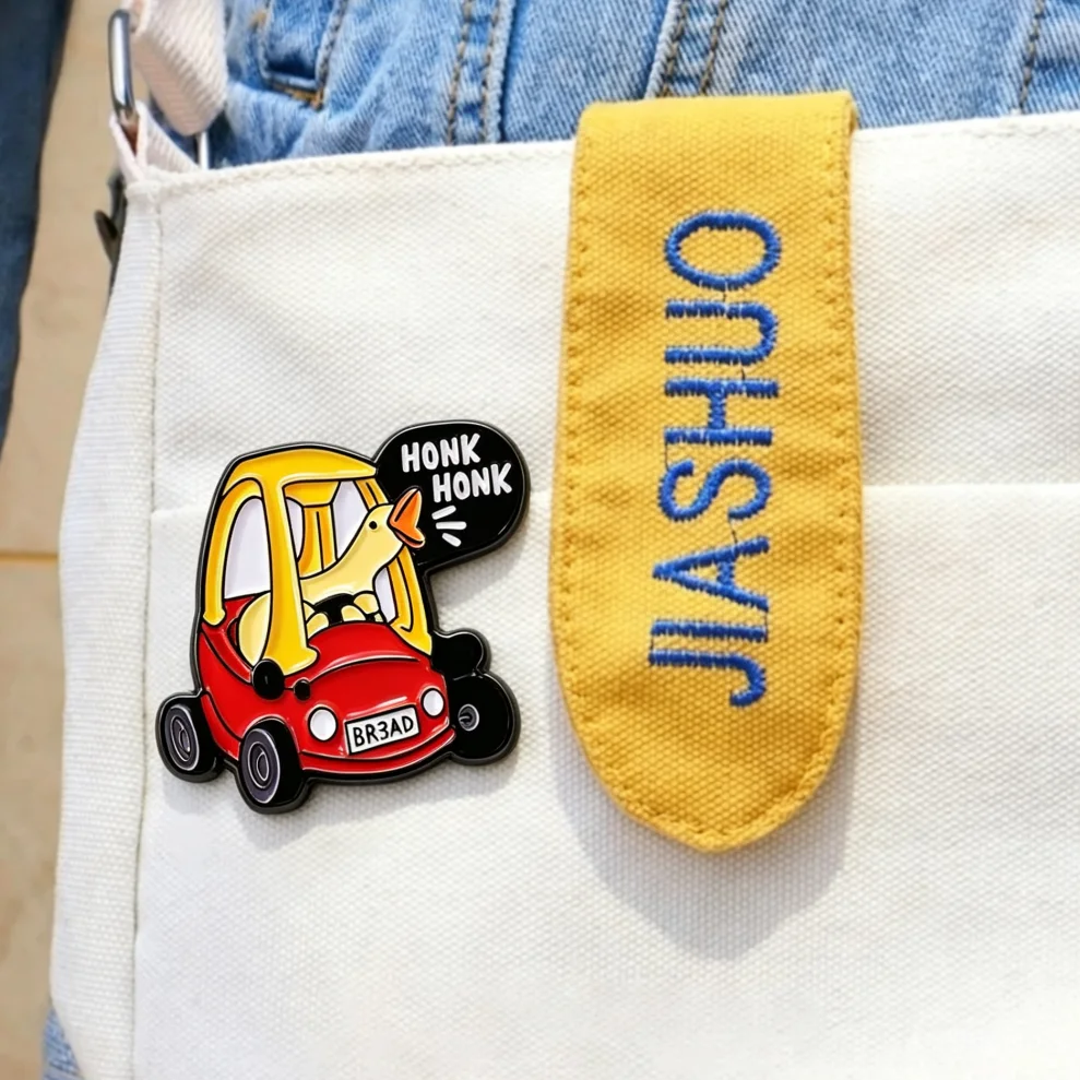 Cute Duck Driving Car Enamel Lapel Pin Honk Honk Slogan Metal Badge Cartoon Animal Backpack Coat Decor Funny Accessory Gift