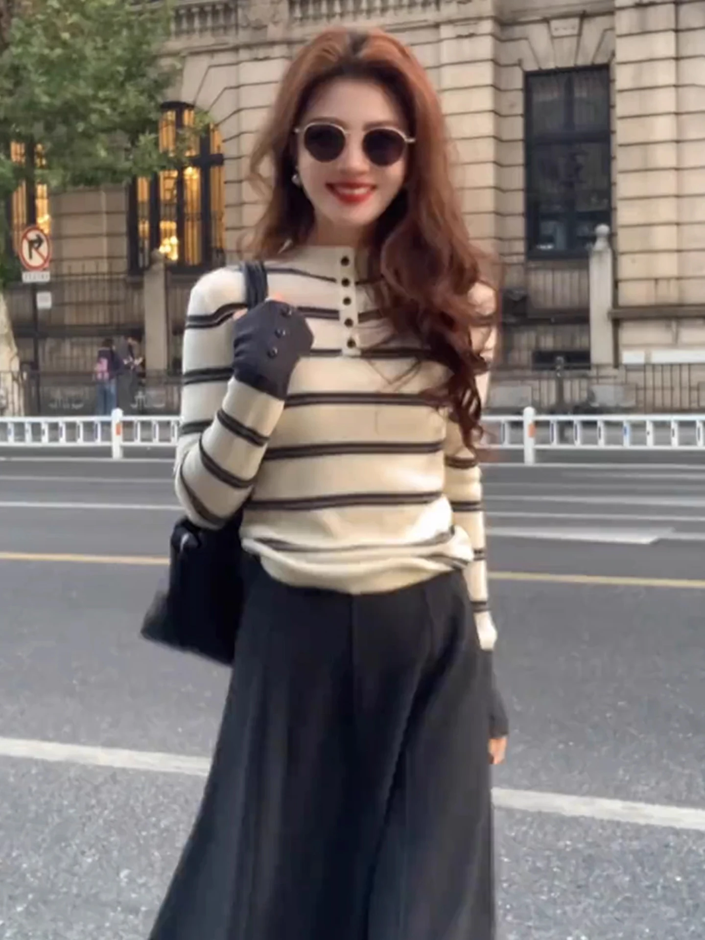 시크한 한국 스타일 긴 소매 니트 스웨터 하이 칼라 슬림 핏 베이스 레이어 여성용 스트라이프 컬러 블록 디자인