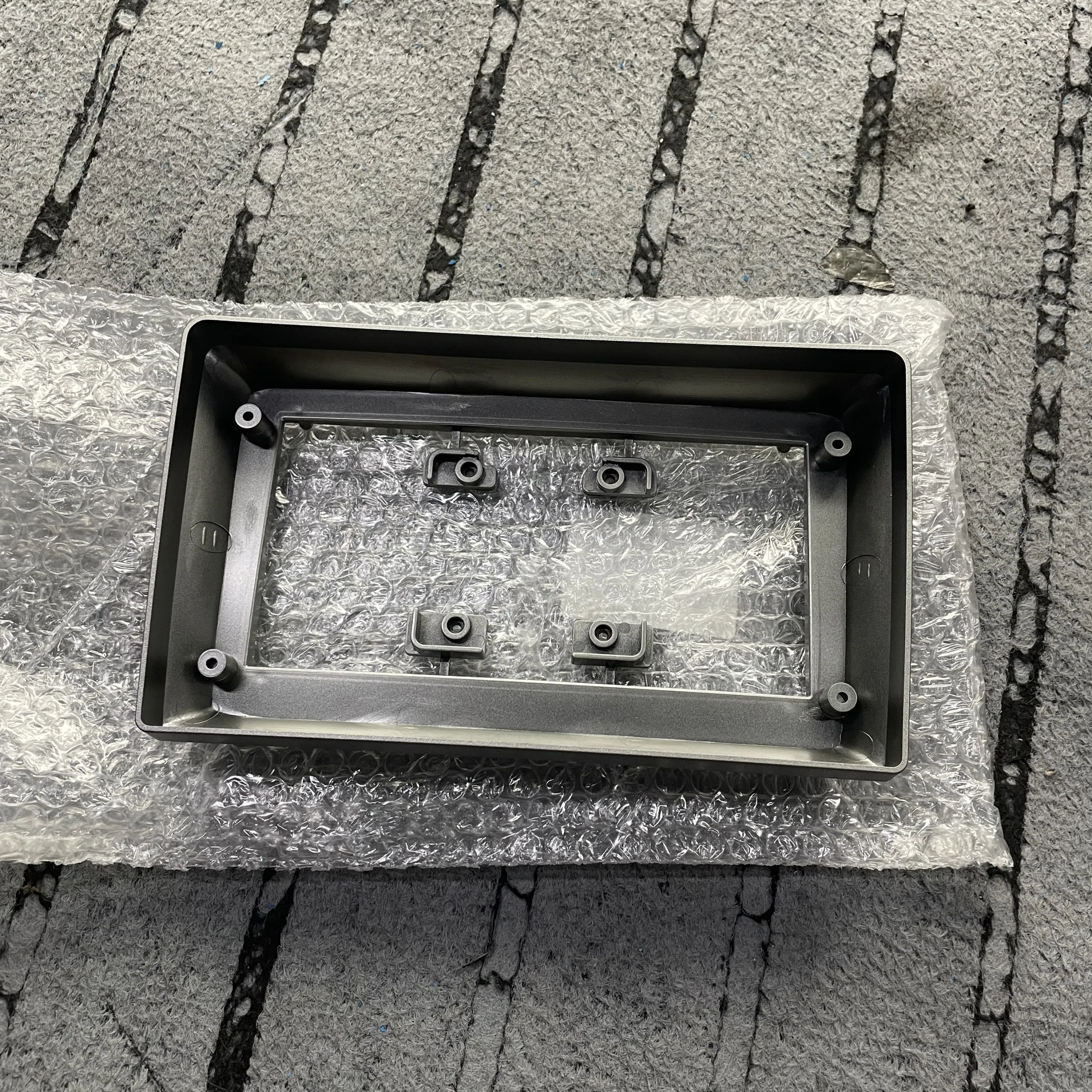 

9-inch automotive frame trim for modern type trailers (2009 - 2012 models) with Android system radio dashboard mounting panel