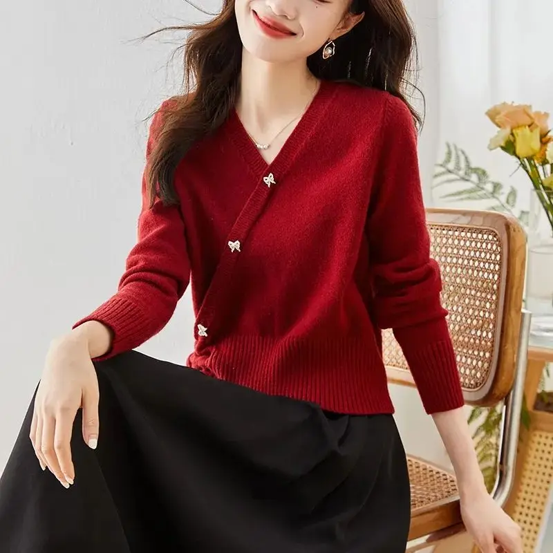 Suéter de lana de punto con cuello en V para mujer, suéter elegante con botones y cordones, Tops simples informales, color rojo sólido, ropa de