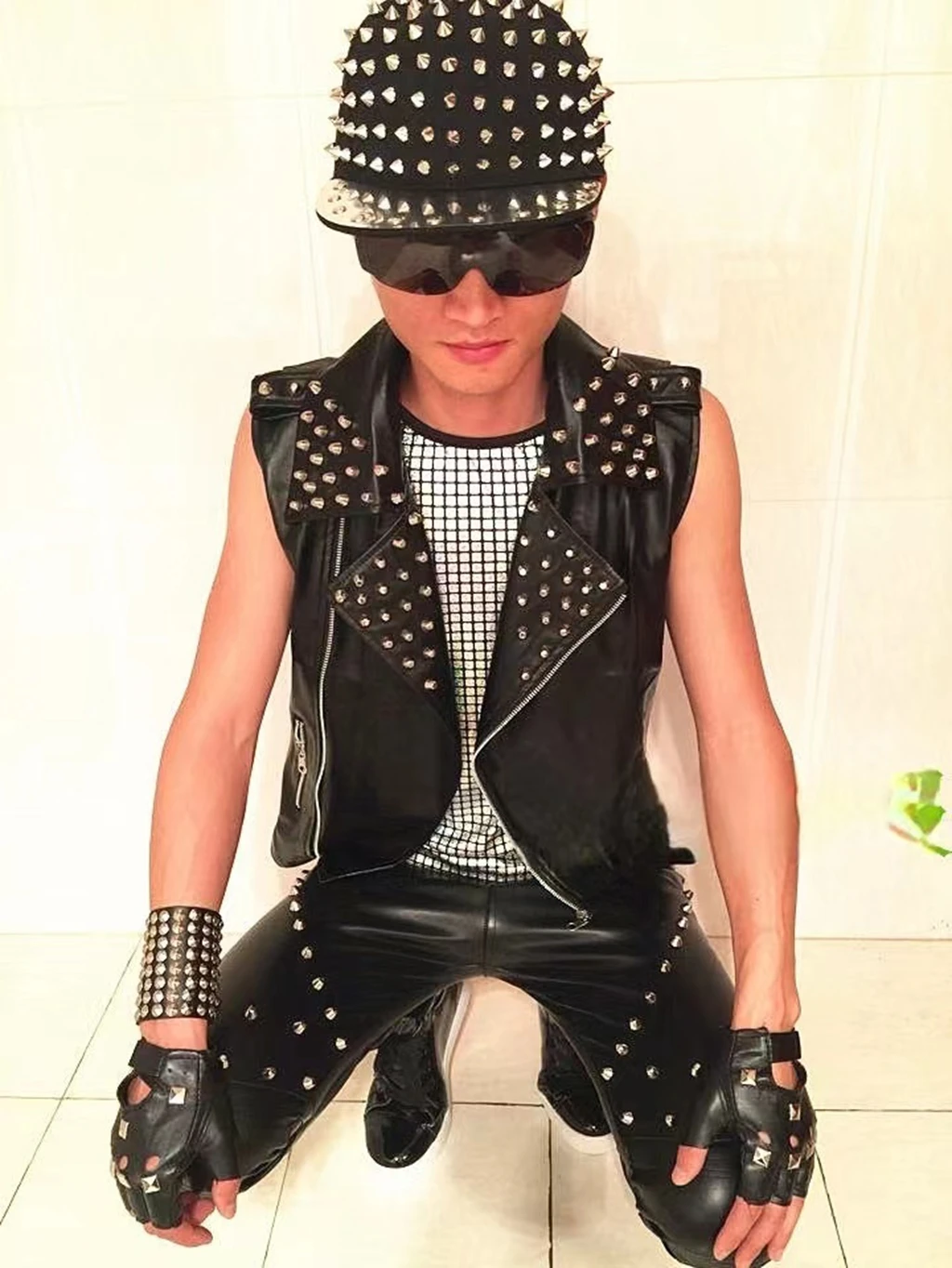 

Fashion Rock Nightclubs Bars DJ Singers Stage Performances Costume Motorcycle Rivet Leather Vest Coat Men Clothing S-3XL