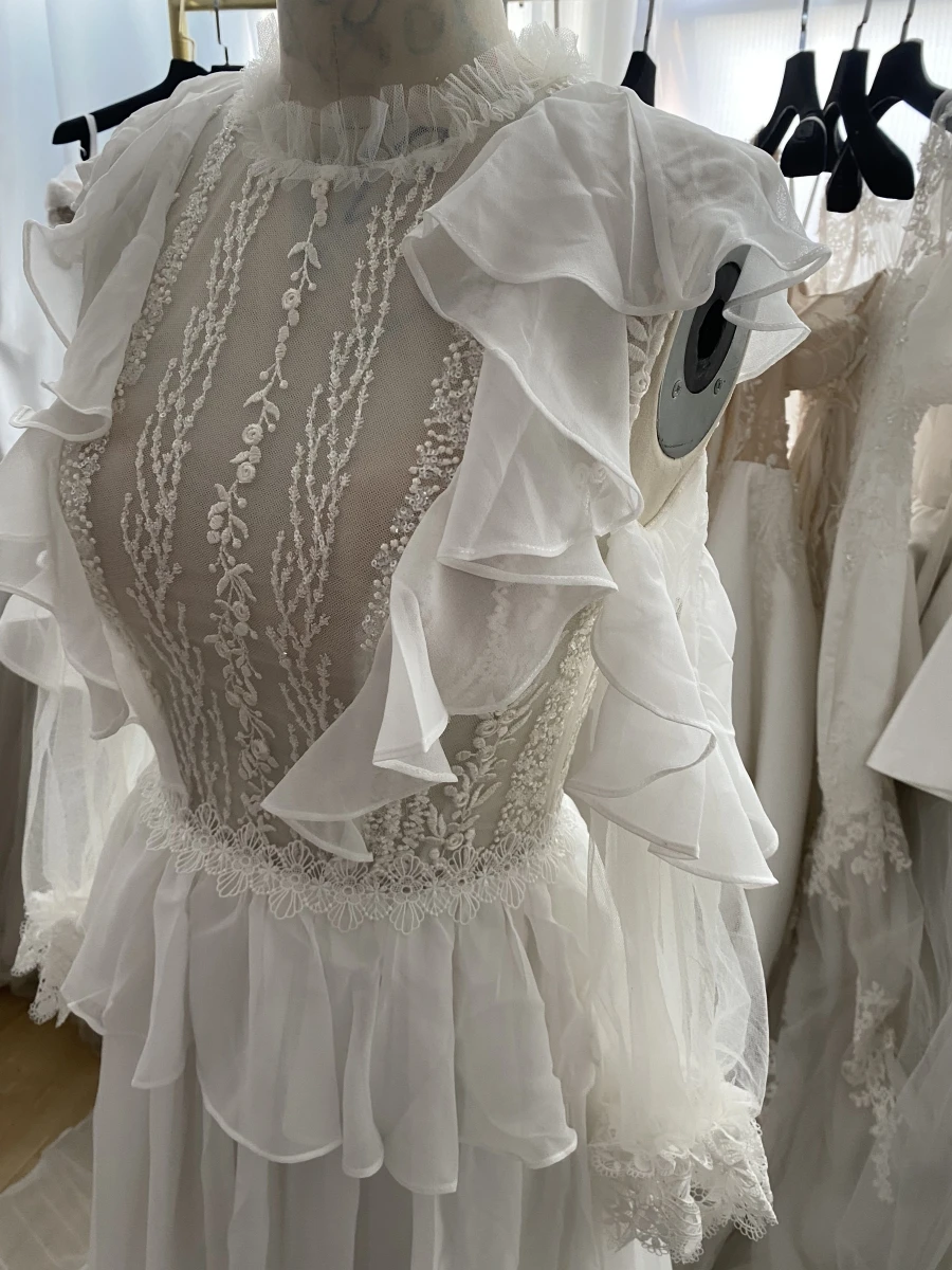 Женское платье с длинным шлейфом CloverBridal, недорогое платье с открытыми плечами и длинными рукавами из бисера и шифона, расширяющееся книзу, с высоким воротником и оборками, 333