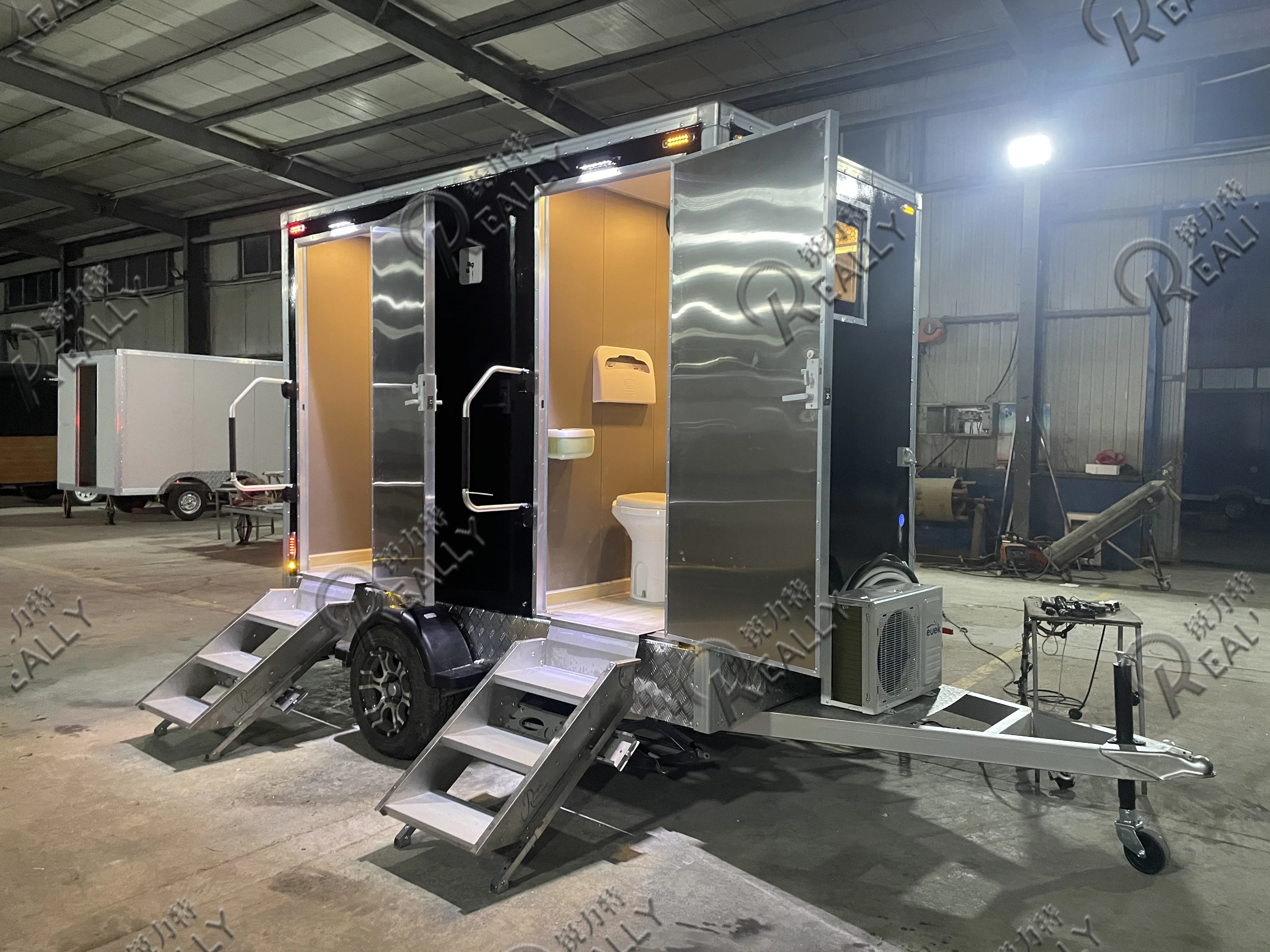 2025 Toilet Bergerak Portabel Umum Luar Ruangan Biaya Rendah Trailer Toilet Cacat Trailer Toilet Toilet Portabel