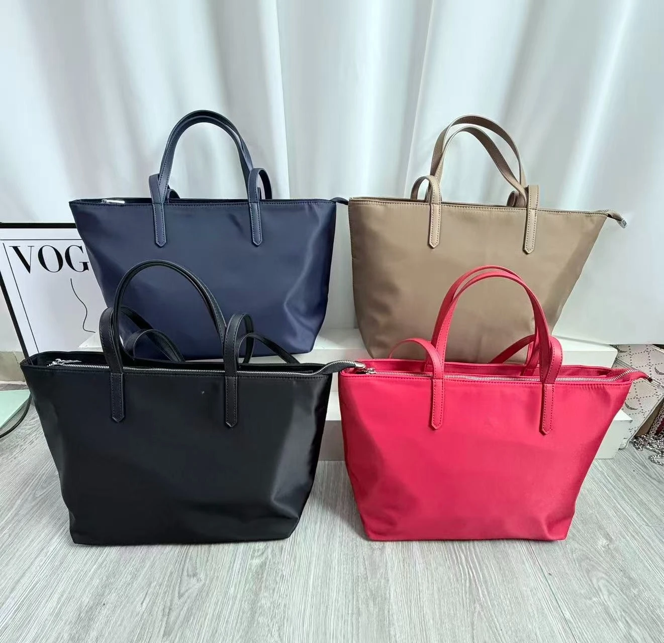 

Women's ZV wing large handbags, shoulder straps and shopping bags are popular in the women's Hobos style