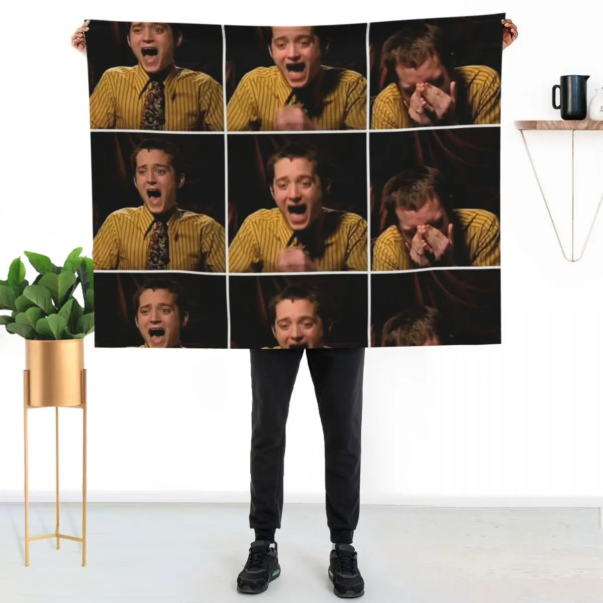 

elijah wood laughing Throw Blanket Stylish Couch Blanket for Home Living Room