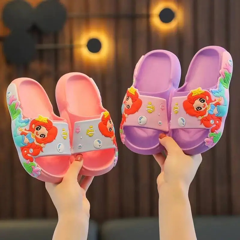 

Летние тапочки для маленьких девочек, детская пляжная домашняя обувь на плоской подошве с принтом принцессы и русалки Диснея, уличные тапочки размером 26-37