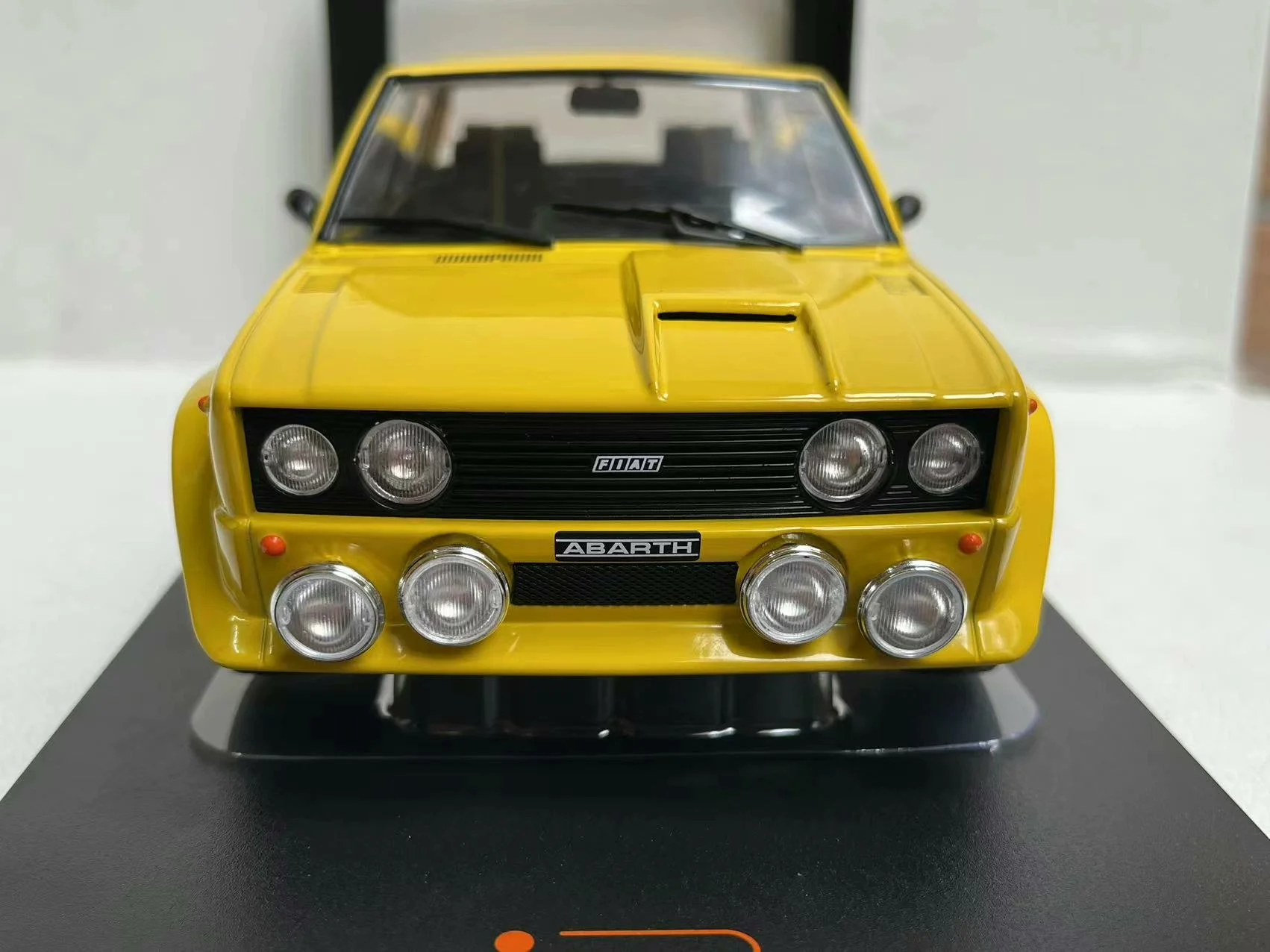 دييكاست IXO 1/18 مقياس فيات 131 أبارث 1980 فيات نموذج سيارة سبيكة سيارة نموذج تحصيل لعبة هدية تذكارية عرض حلية