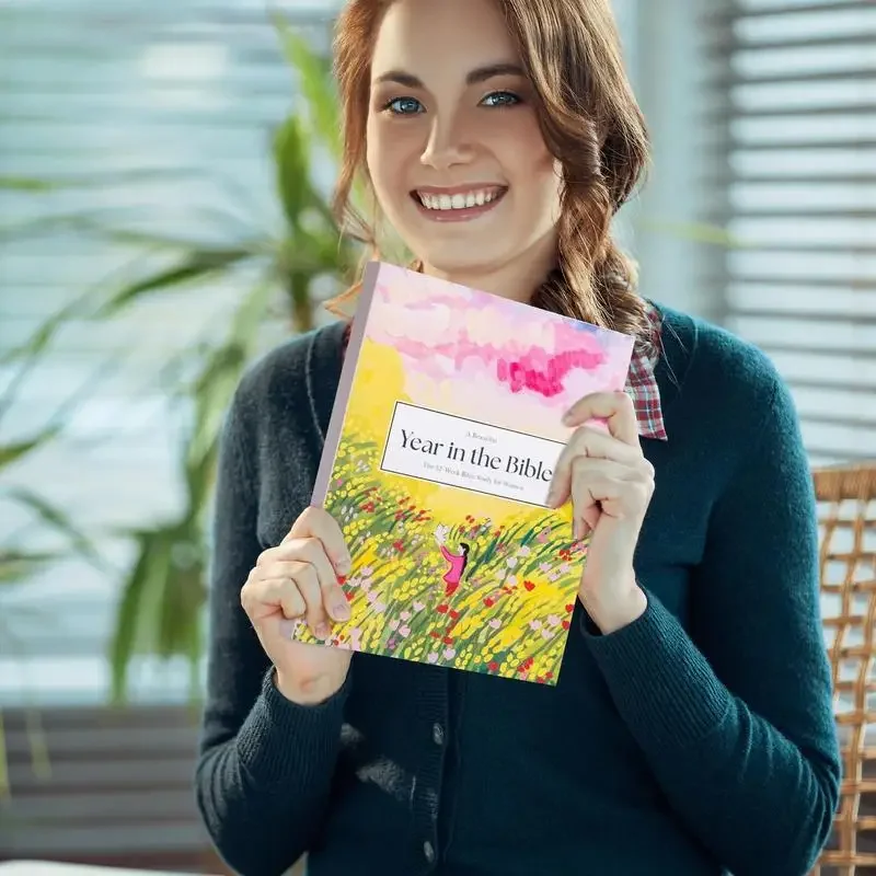 سنة جميلة في الكتاب المقدس: دراسة الكتاب المقدس لمدة 52 أسبوعًا للنساء دليل دراسة الكتاب المقدس مع قراءة كتاب ورقي للعمل الكتابي