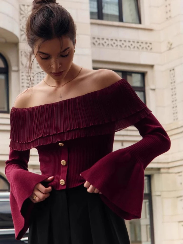 

2025 зимняя модная французская новая женская элегантная и сексуальная толстовка без бретелек на одно плечо с рукавами-трубой, свитер, джемпер