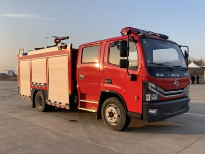 Dongfeng 165HP 4cbm 4X2 Water Foam Tank Truck Fire Fighting Truck