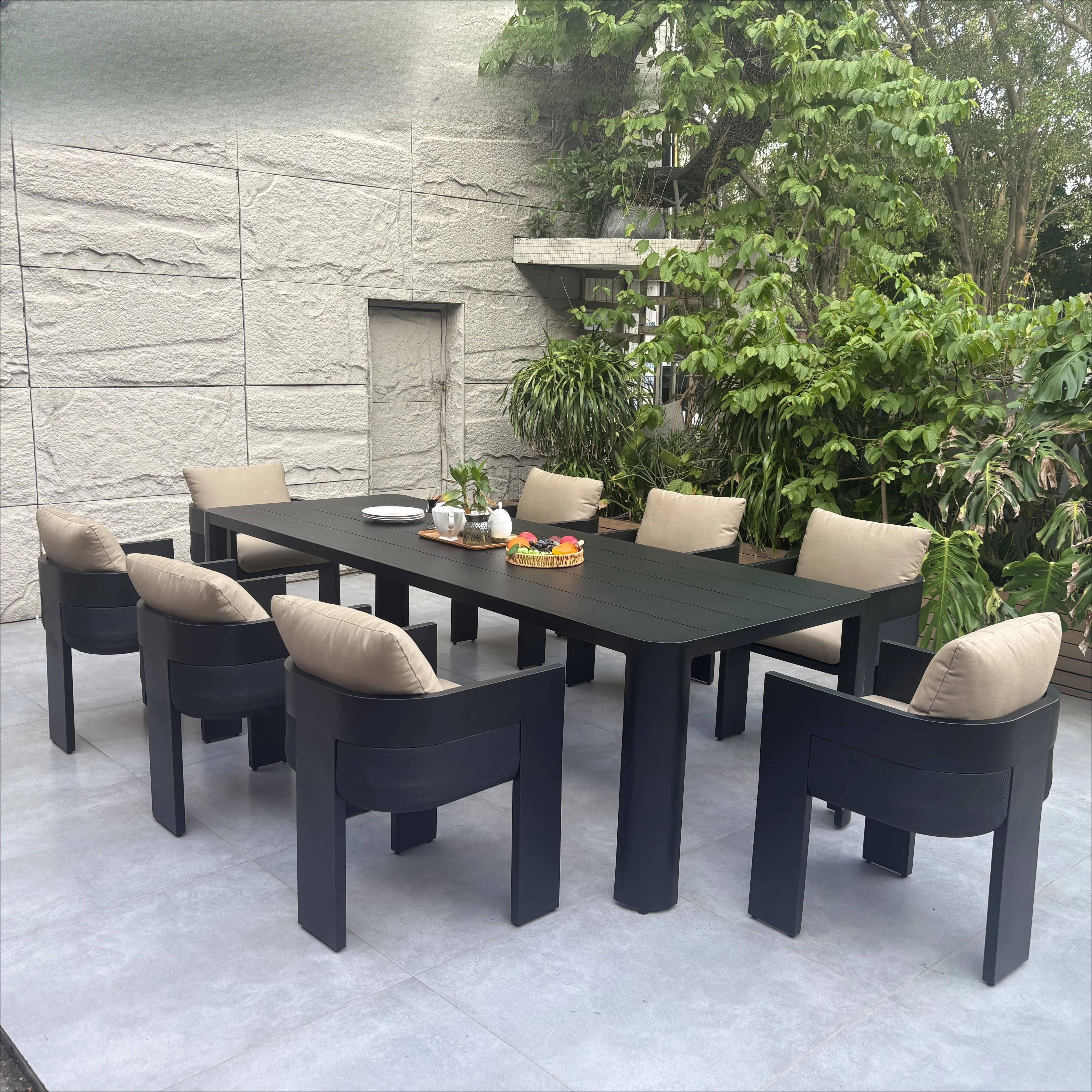 

Modern Metal Outdoor Furniture Hotel Garden Chair Resort Patio Outdoor Dining Table Outdoor Dining Set