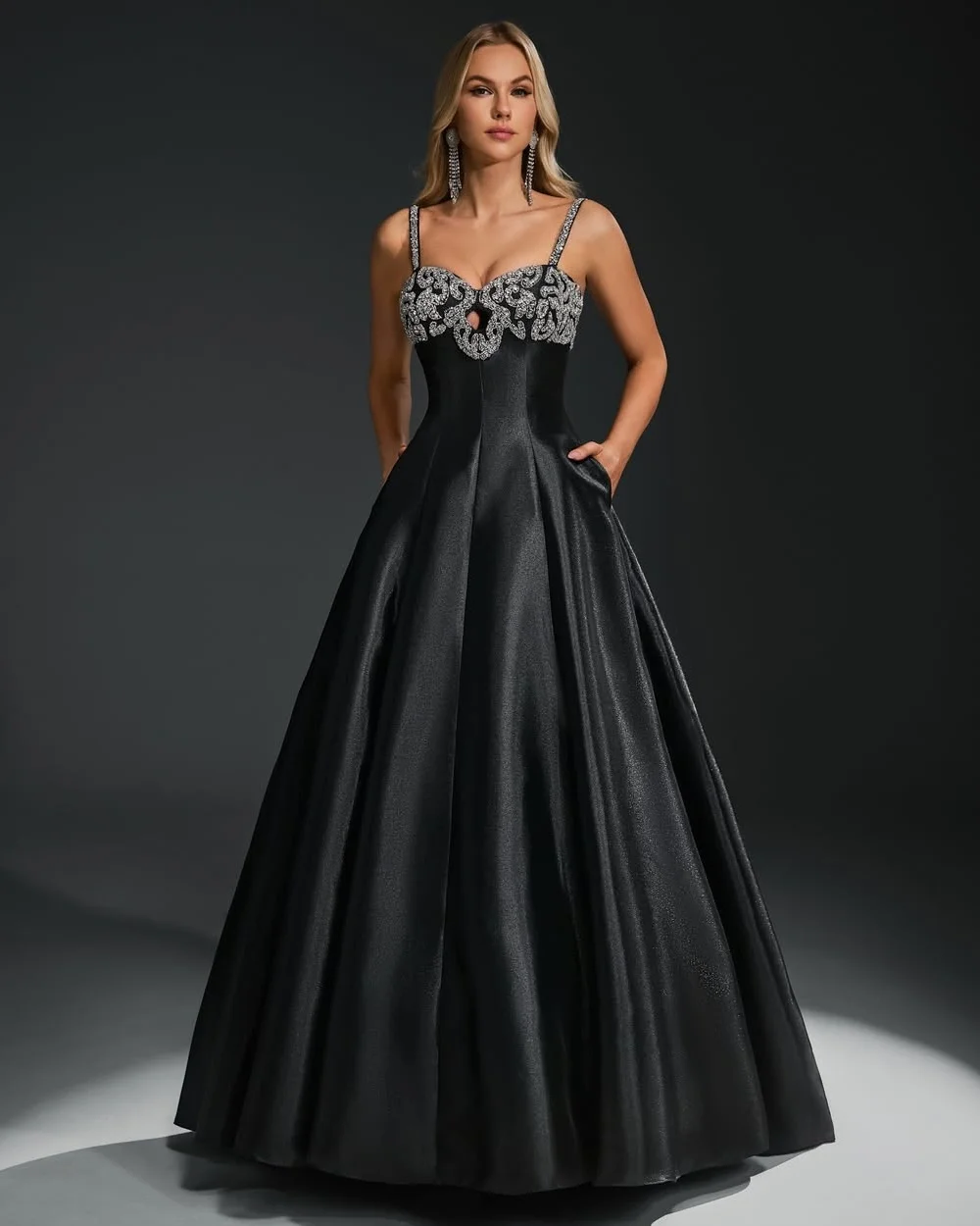 Abiti lunghi personalizzati eleganti scintillanti Charmeuse con strass increspati A-line con cinturino per spaghetti Abiti da sera abbinati di alta qualità