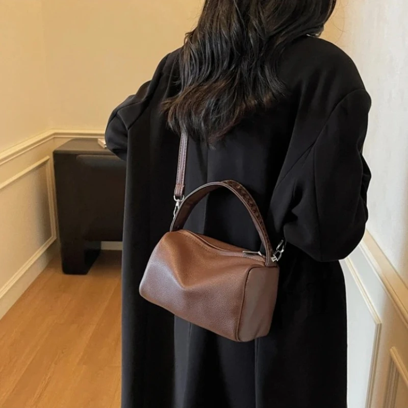 

Винтажные брендовые сумки через плечо для женщин, 2024, женская сумка, кожаная модная сумка-мессенджер, маленькая роскошная дизайнерская женская сумка