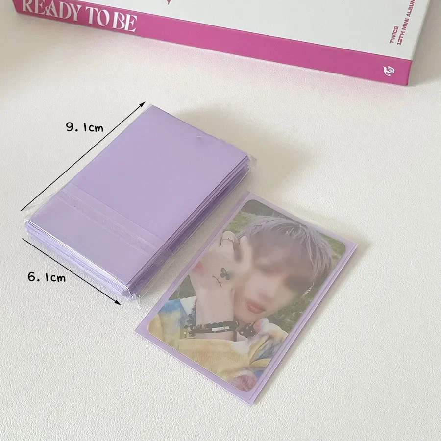 50 pz Kpop Card Sleeves 61x91mm Macaron Color Holder per Holo cartoline pellicola di carico superiore Photocard Game Cards Protector