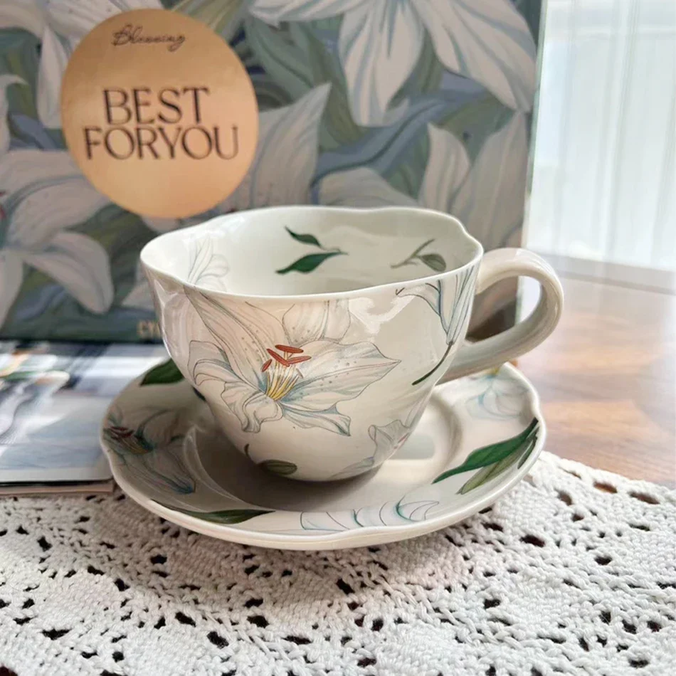 Petal Shaped Ceramic Coffee Cup and Saucer Butterfly Lily Printing Tea Cup Souvenir Wedding Gift Afternoon Tea Cup