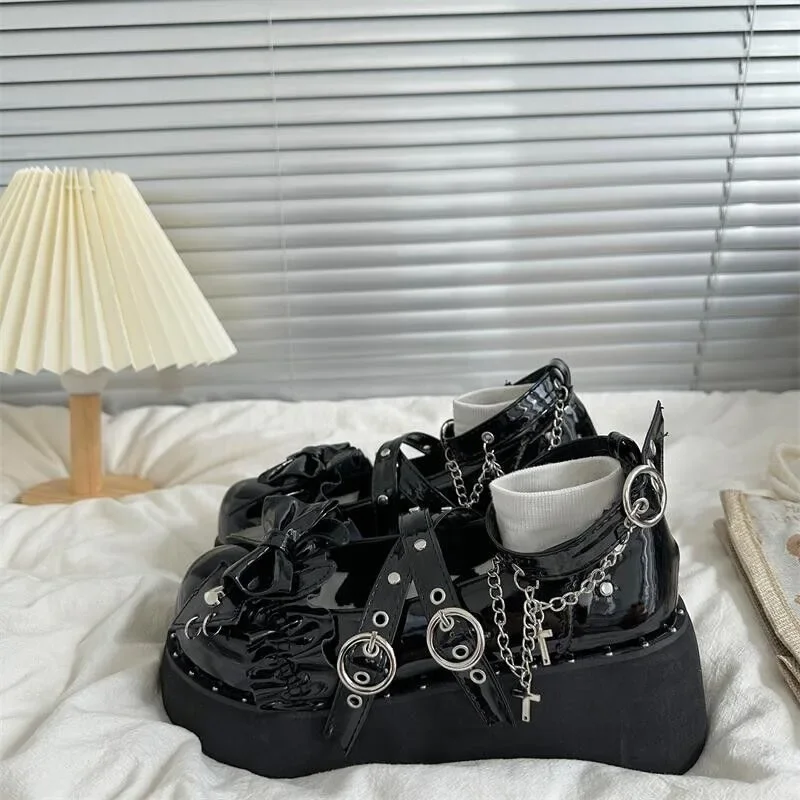 Słodkie buty Lolita damskie na platformie Mary Janes dla kobiety mundur buty JK ozdoby metalowe masywne obcasy buty Punk buty buty