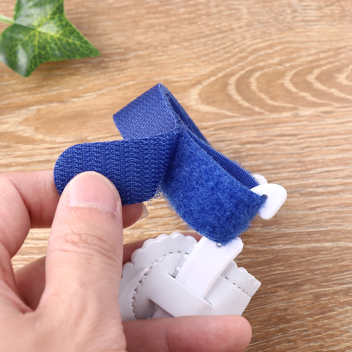 

A Pair of Big Toe Bunion Adjustable Night Splints 13-18Cm Hallux Valgus Relief Straightener White Blue