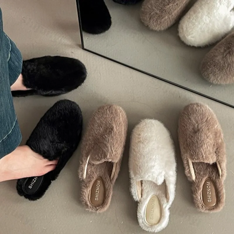 

Повседневные волосатые полутапочки в лаконичном дизайне для женщин, зимняя мода 2025 года, универсальные теплые удобные плюшевые плоские тапочки на мягкой подошве