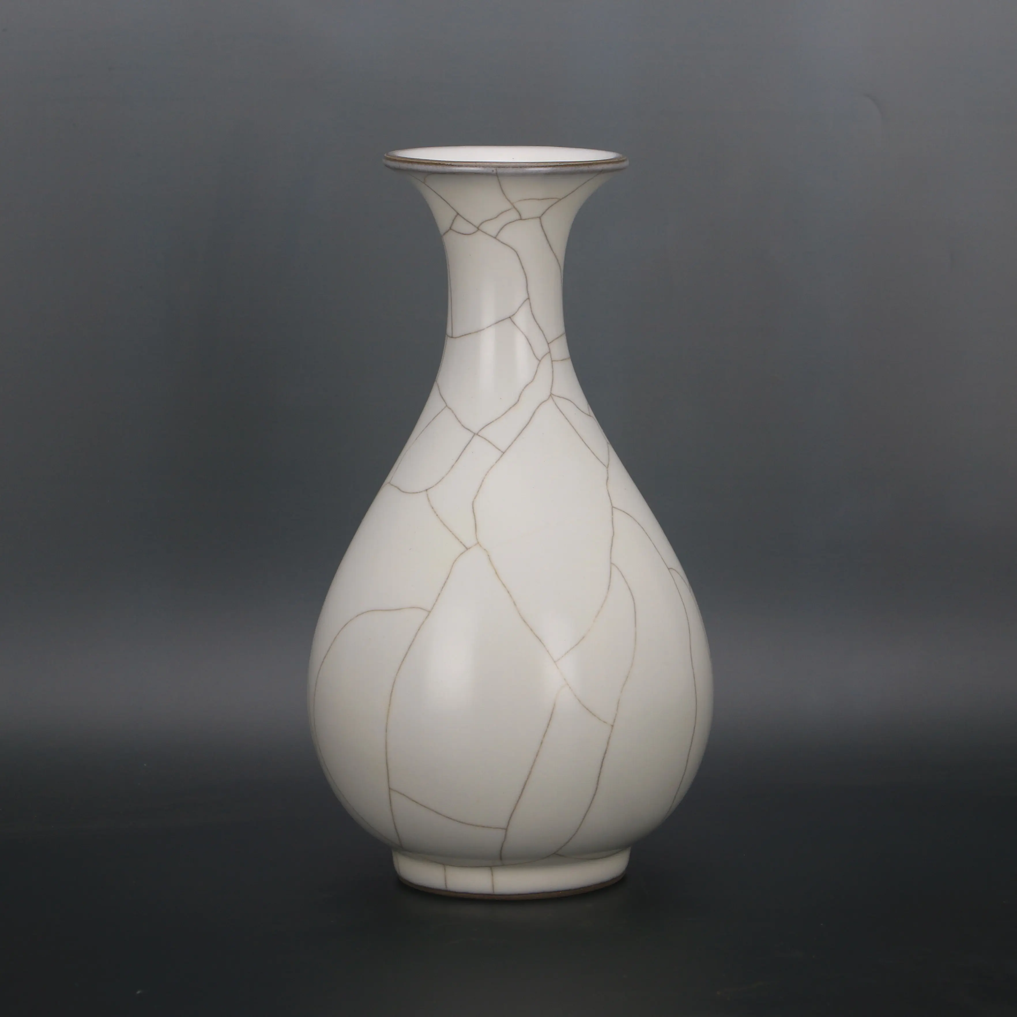 Handmade Chinese Song Guan Ware Gold Iron Crackle Glaze Moonlight White Yuhuchun Vase Iron Body Porcelain Vintage Home Decor Gif