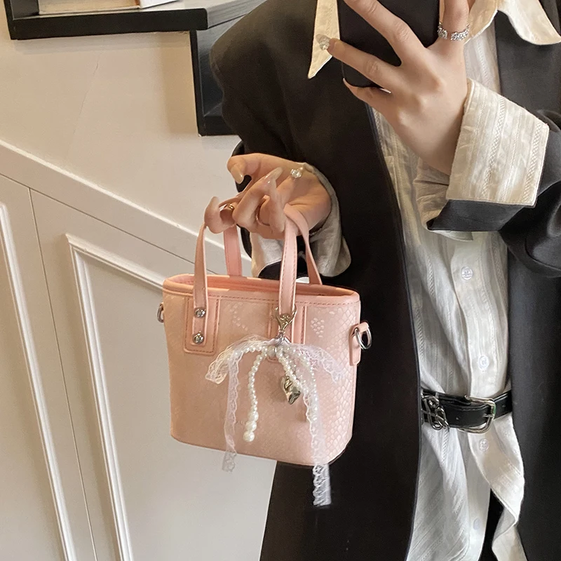 

Elegant Ladies Leather Shoulder Bag, Crossbody Messenger Bag, Fashionable Women's Designer Handbag