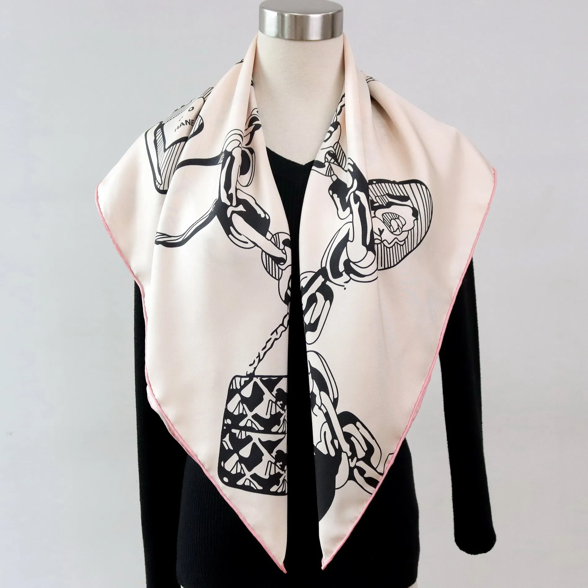 

Высококачественная элегантная женская сумка на тонкой цепочке, двусторонний принт, качество 18 мм, саржевый шелк, скрученный вручную край, большой квадратный шарф, шаль