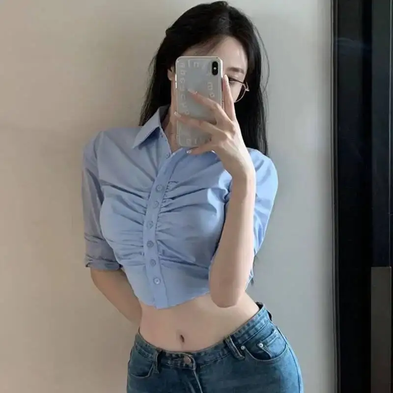 Lucyever, nuevas camisetas cortas ajustadas sexis para mujer, Túnica con pliegues Y K, camisa de manga larga para mujer, blusas blancas con botones de moda coreana