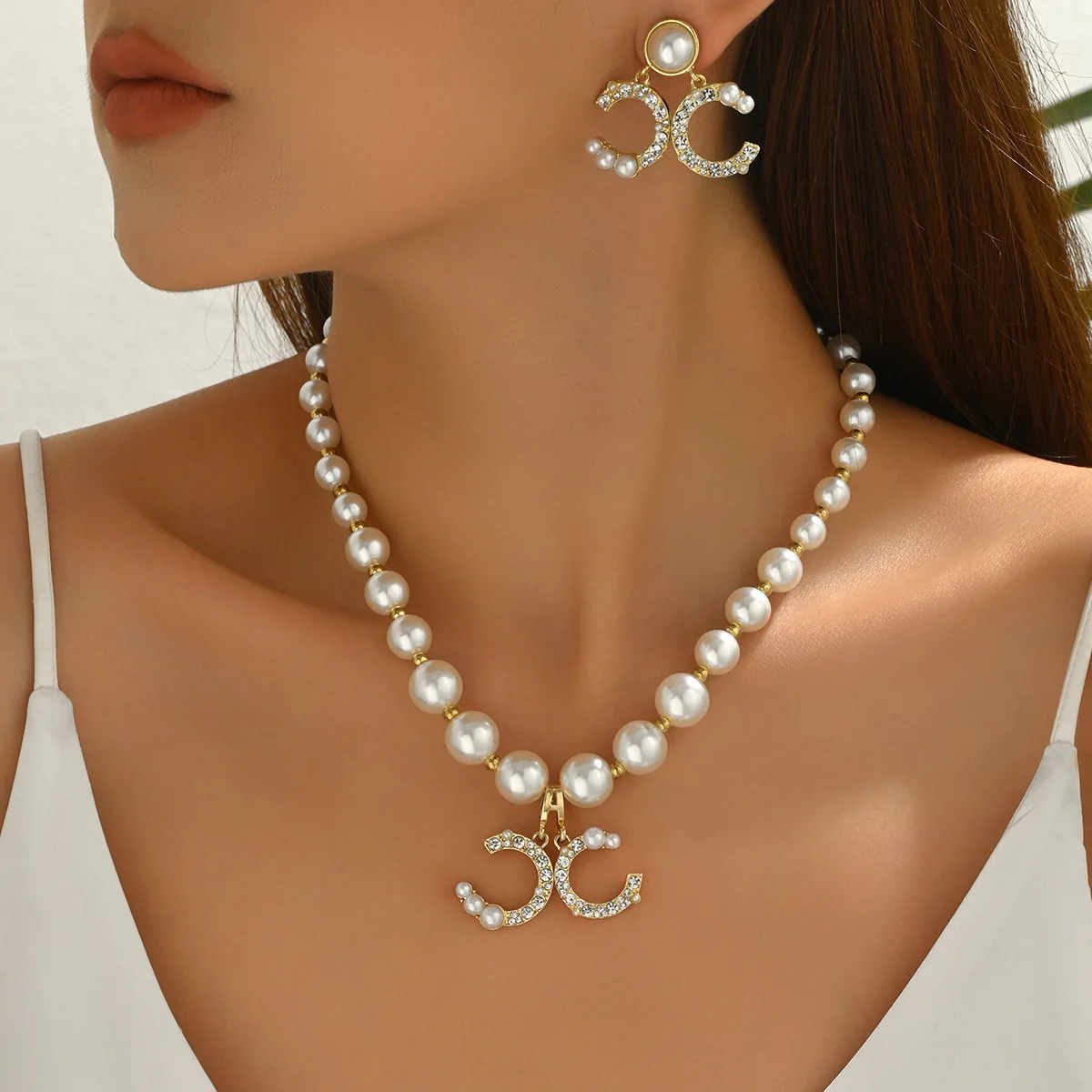Fashion Luxury Women's Necklace Earrings Set Diamond-Inlaid Geometric Letter Earrings Long Fake Pearl Chain Jewellery Accessory