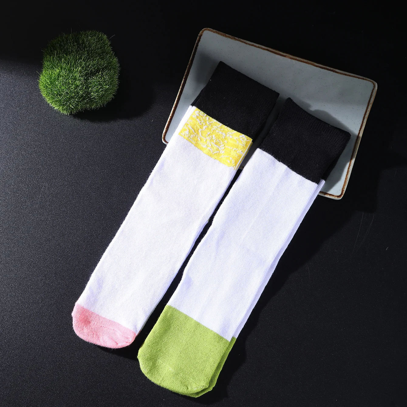 2 paar halfhoge sokken voor mannen en vrouwen, nieuwigheid en leuke kleurrijke zalmsuitsokken, Europese en Amerikaanse mode trendy stijl, comfortabel en ademend, feest casual nieuwigheidscadeaus, Valentijnsdag, Kerstmis, kerstman, herfst- en winterstijlen, alle seizoenen schattige en leuke sokken