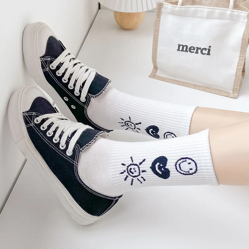 Fashion Cute Smiling Face Socks Women Men Black White Couple Cotton Socks Korean Style Kawai Harajuku Calceines Funny Socks