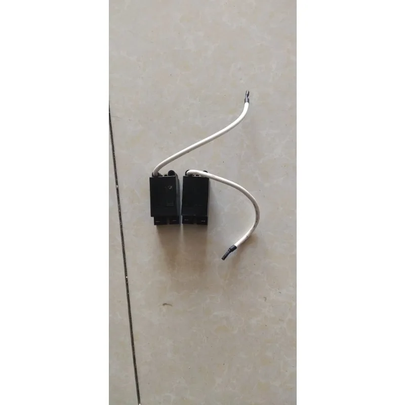 

Suitable for Dacheng wall boiler automatic igniter, igniter, pulse igniter.