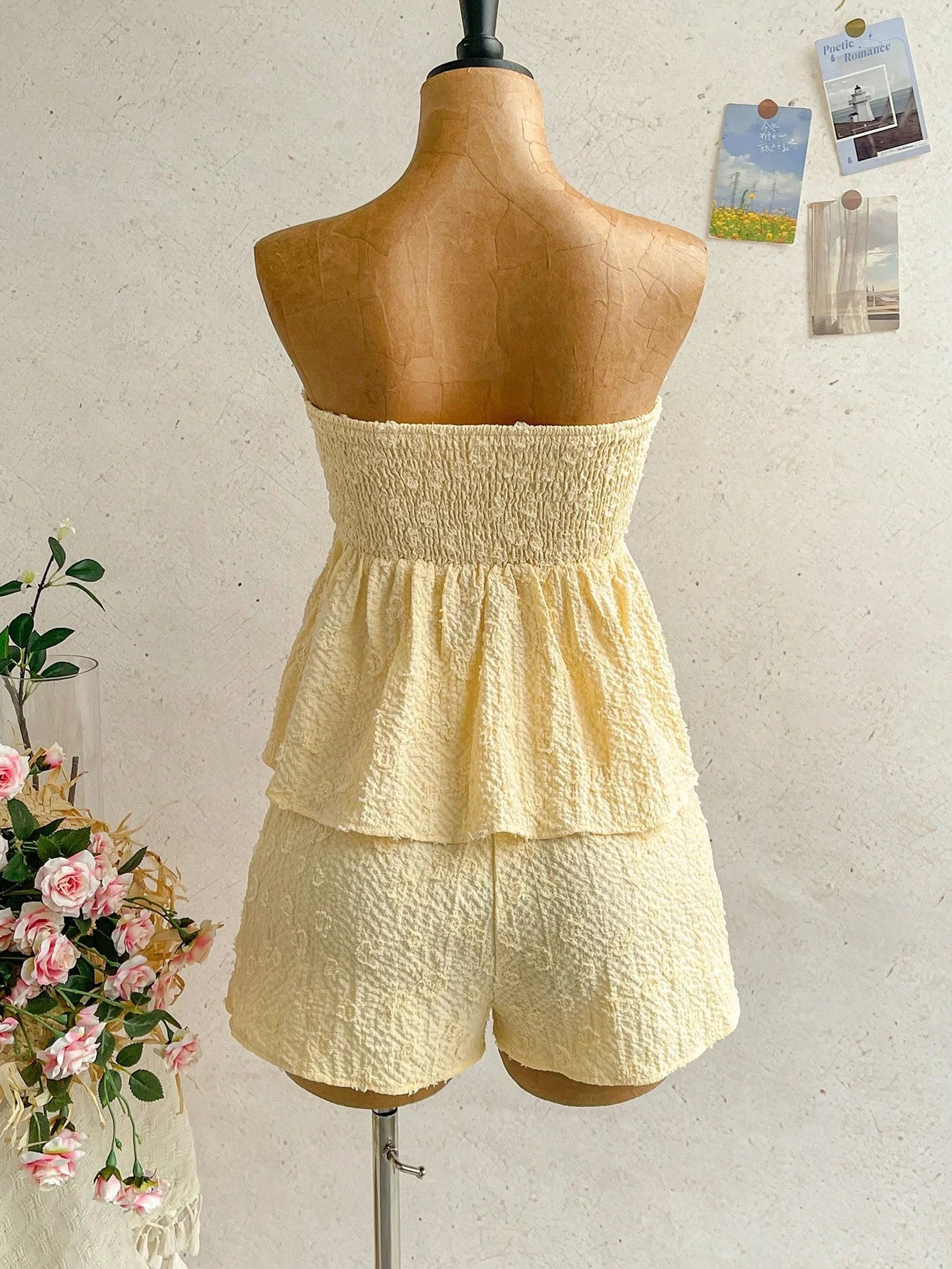 Zweiteiliges Set für Damen mit gelbem bedrucktem Oberteil und lässigen Shorts, geeignet für den täglichen Gebrauch, Urlaub, Feiertage, Verabredungen – Detail 3
