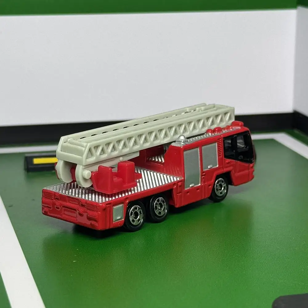 TAKARA TOMY TOMICA เบอร์ 108 Hino Aerial Ladder Fire รถบรรทุกขนาด 1/139 รถของเล่นเด็กยานยนต์โลหะ Diecast รุ่น