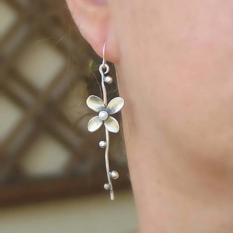 Classic Simplicity Silver Color Metal Carving Flower Earrings Vintage Long Branch Personality Dangle Earrings for Women