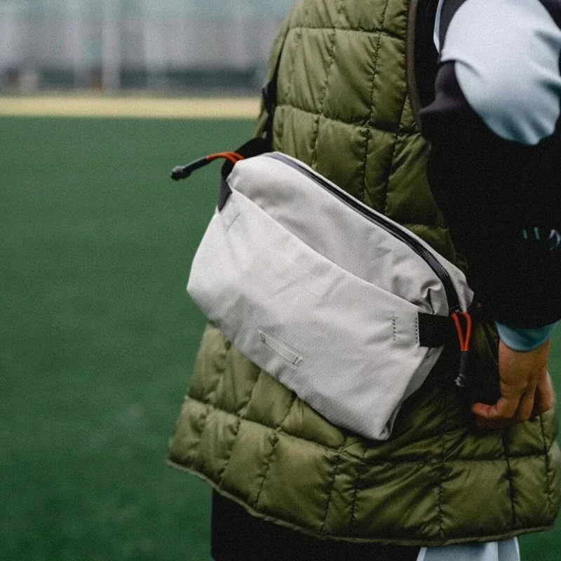 

Correct logo Australia Chest Bag Lite Sling 7L Light Outdoor Casual Shoulder Bag for Men and Women Crossbody Bag