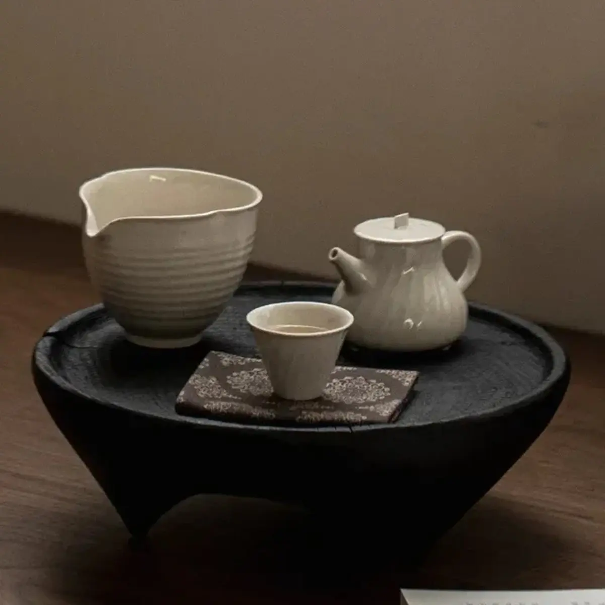 A67T NEW Carbonized Wood Small Tea Tray Round Dry Brewing Table Household Tea Set Storage Tray Tea Set Accessories
