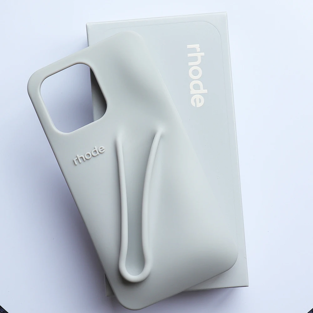 С коробкой для iPhone 16