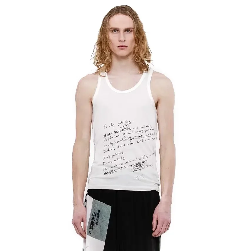 تقوم YOJI OOAK SUPIMA PIMA بتفكيك تي شيرت من القطن المصري بأكمام قصيرة غير منتظمة