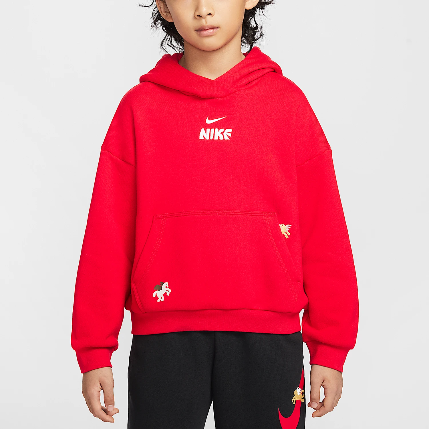 

Оригинальная детская толстовка Nike с капюшоном в зимнем стиле, модель IQ3934-657.