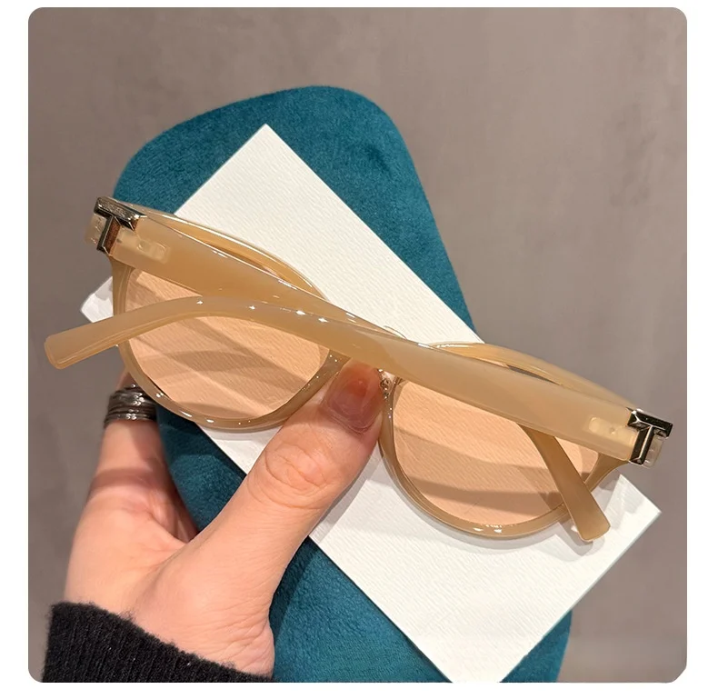 Neue Sonnenbrille im Cat-Eye-Stil mit T-förmigen Bügeln und kleinem Duft für Damen DS-8820 – Detail 11