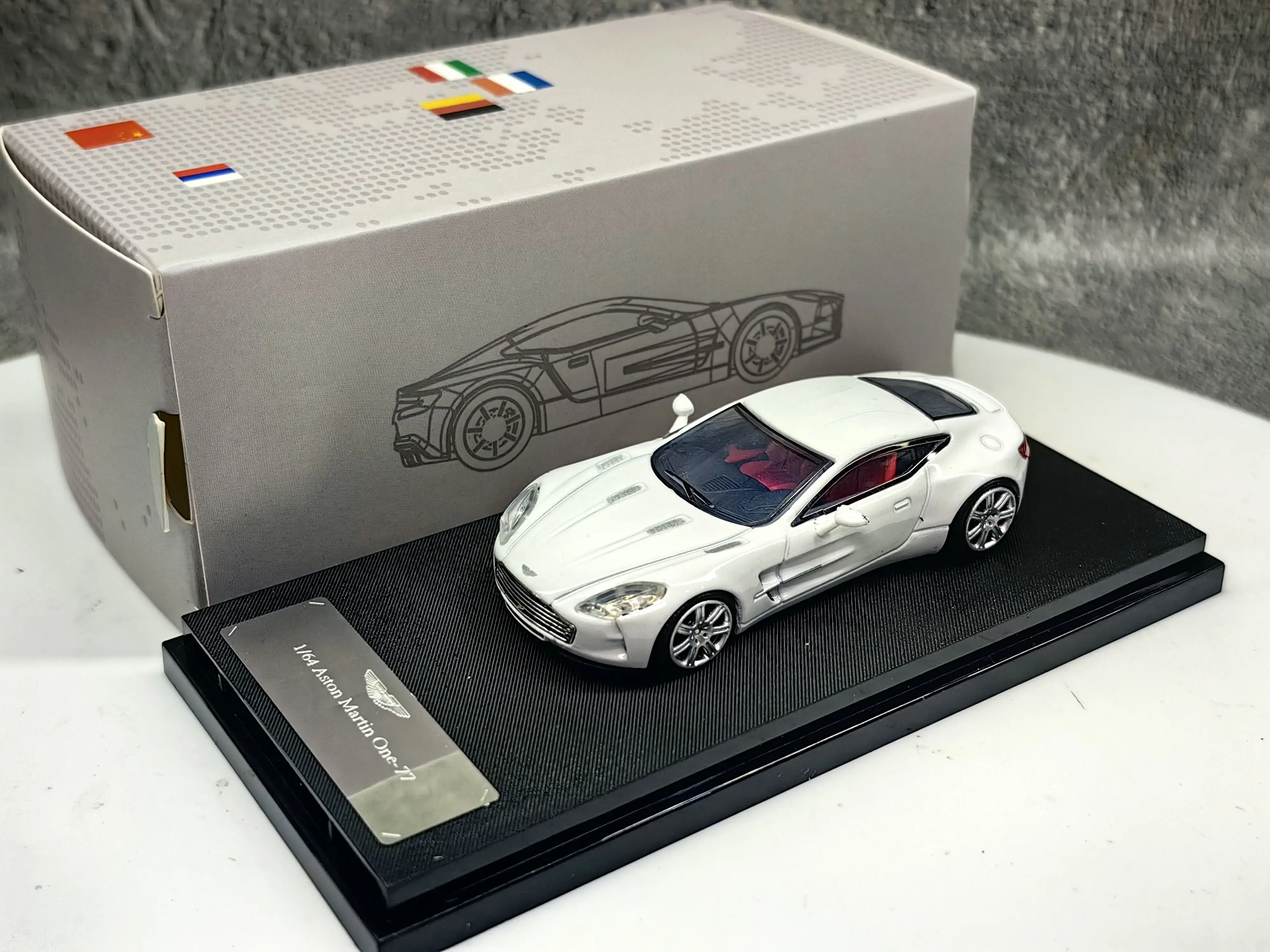 1:64 Aston Martin ONE77 alloy model car toy display item gift collection boy gift