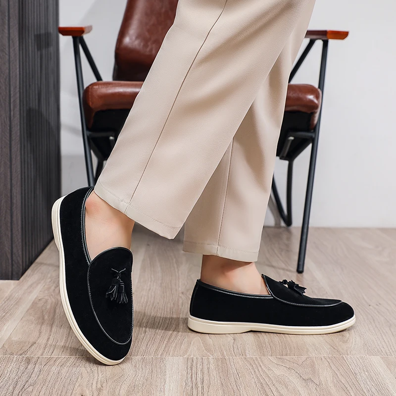 موضة الأخفاف الناعمة موضة العلامة التجارية المتسكعون بسيط الانزلاق على الأحذية أنيقة الذكور حذاء رسمي جديد جلد رجالي عادية الشقق