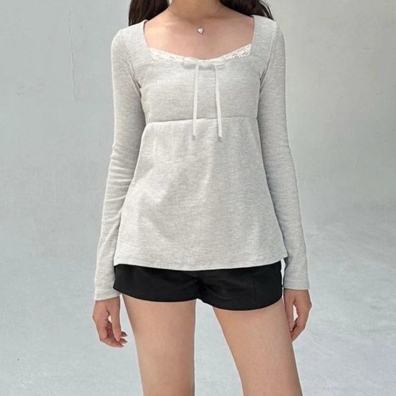 T-shirt con fiocco in pizzo con colletto quadrato 2025 Top da donna delicato casual dolce francese primaverile